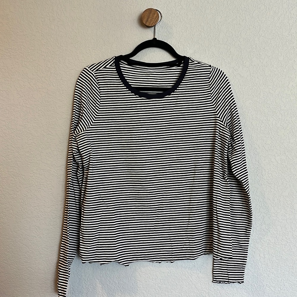 GapBody. NWT. M. Blue and white stripe.